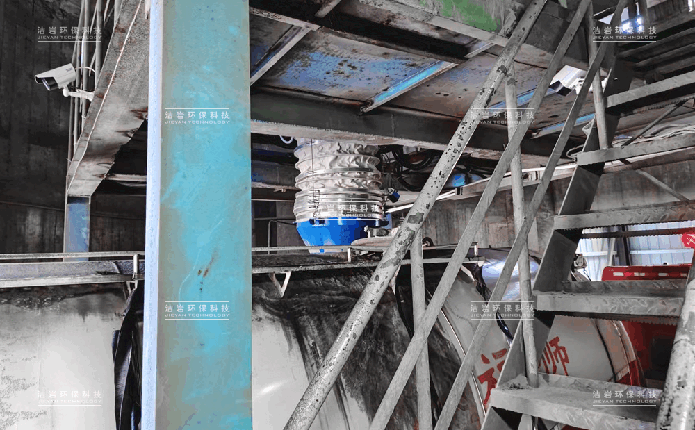 水泥罐車裝車-智能定位散裝機(jī)